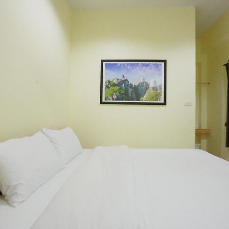 Interest Poshtel Hostel Bangkok Exterior foto