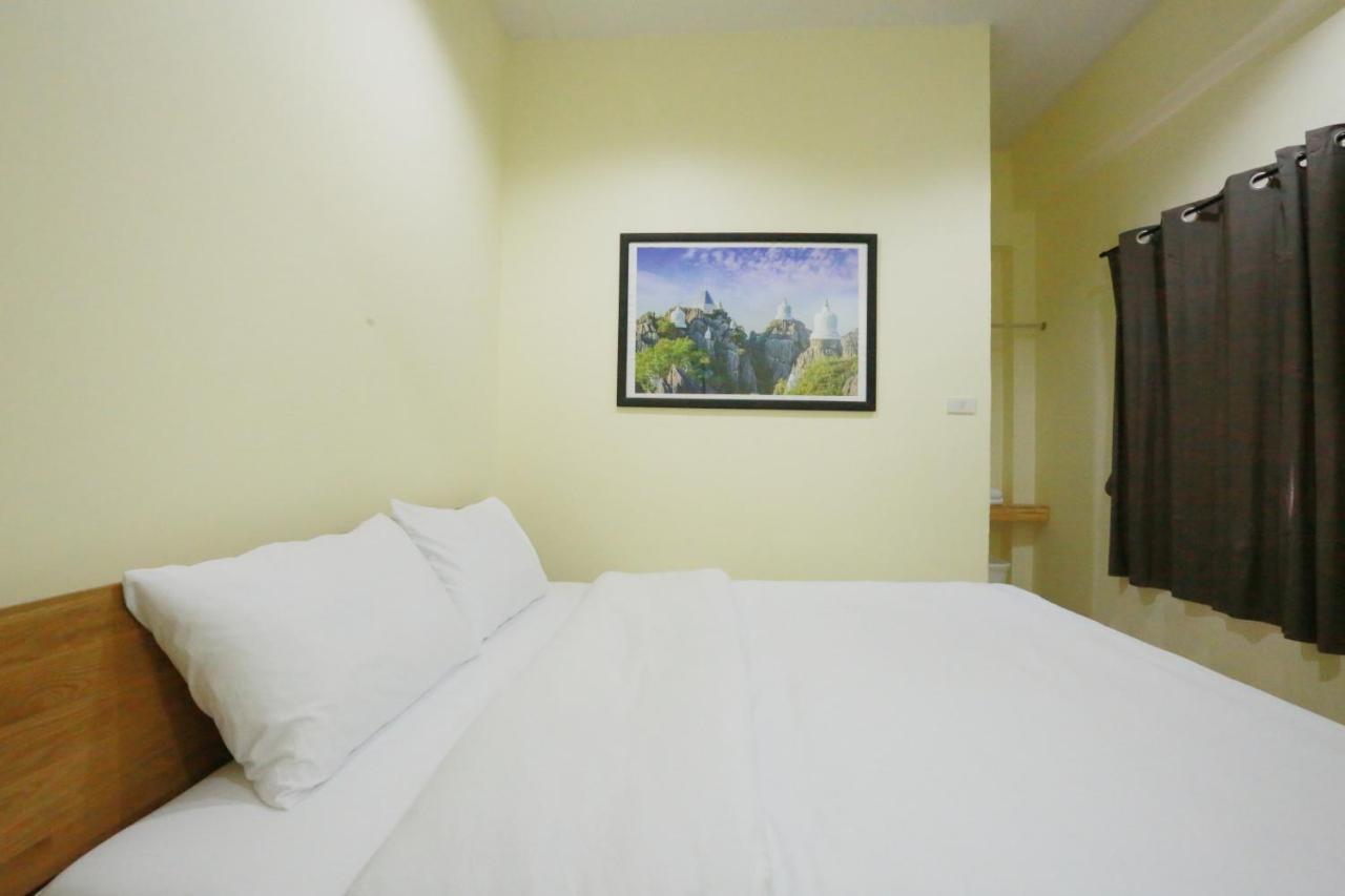 Interest Poshtel Hostel Bangkok Exterior foto