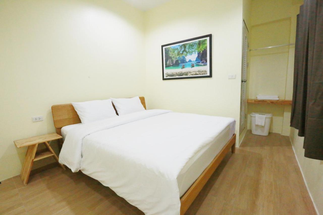 Interest Poshtel Hostel Bangkok Exterior foto